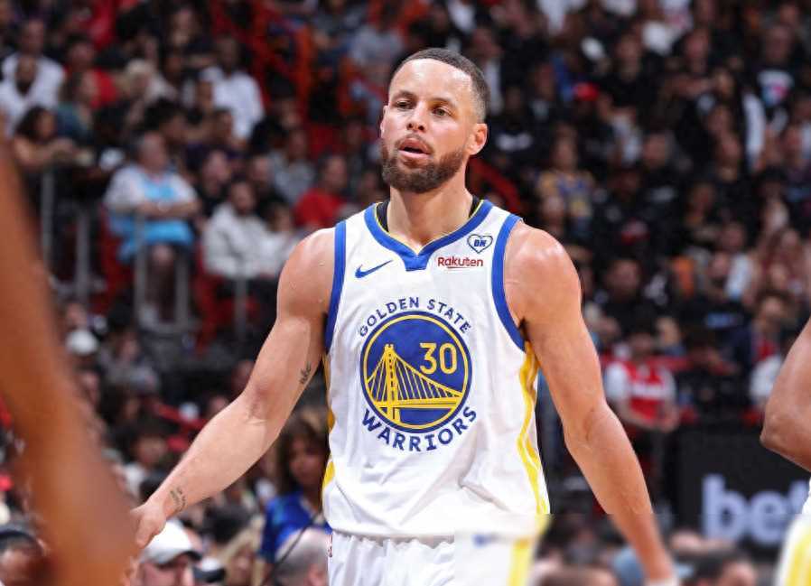 包含勇士队新秀表现出色，助攻迎战新赛季的词条